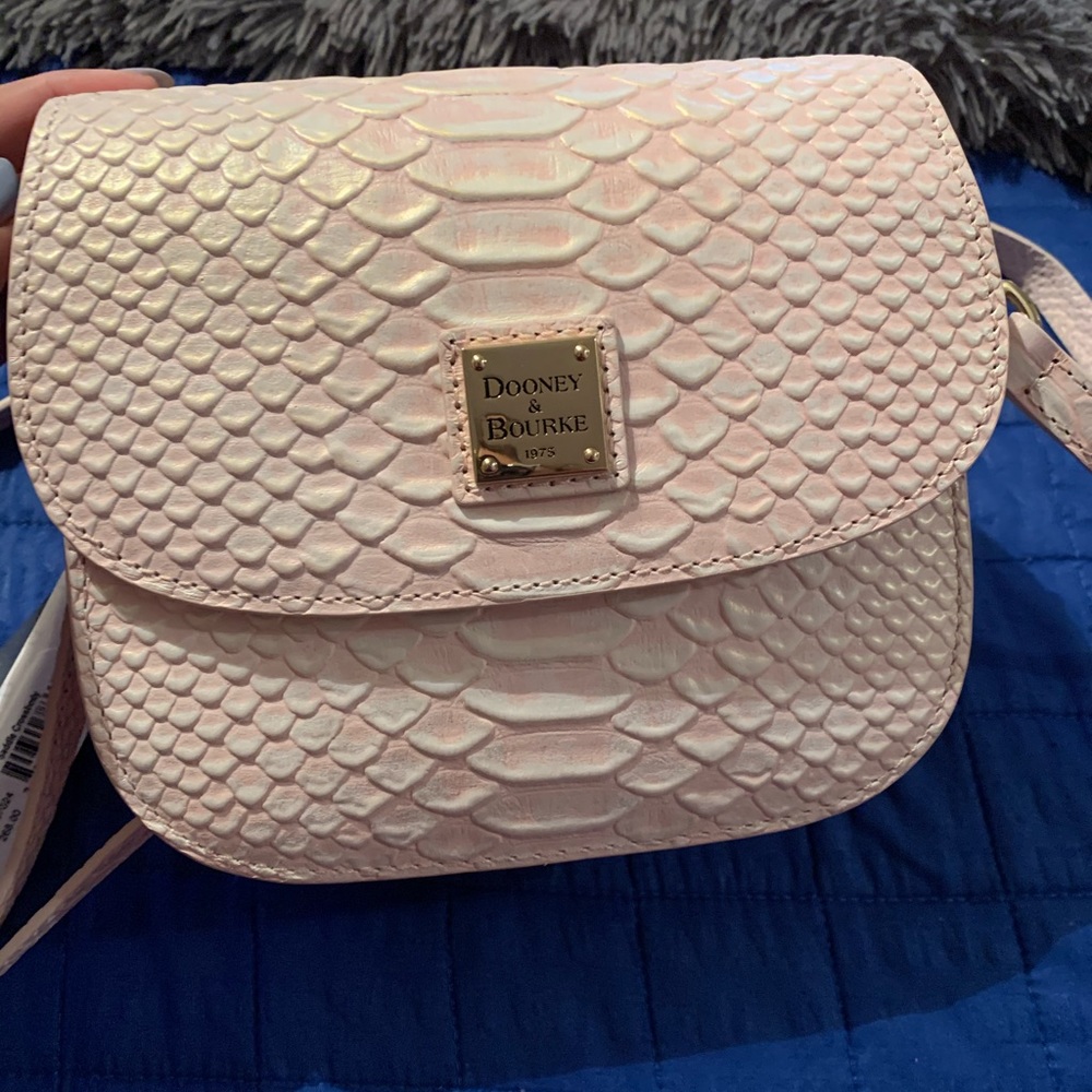 Beautiful Dooney&Bourke crossbody